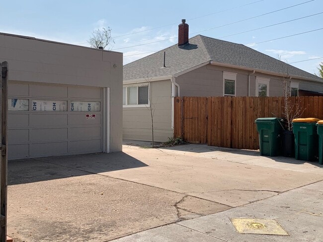 Building Photo - 1400 7th Ave