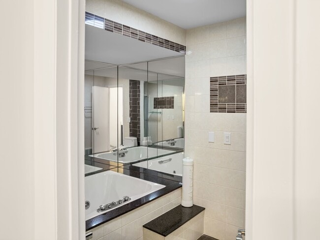 Building Photo - 3320 Lakewood Ct