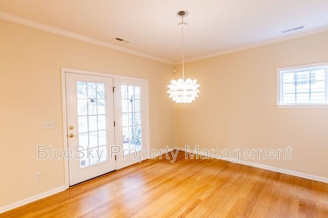 Building Photo - 158 Burnet St