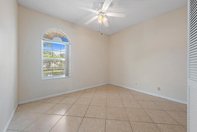 Building Photo - 216 Cypress Point Dr