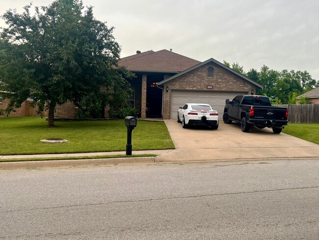 Primary Photo - 1605 Abraham Dr