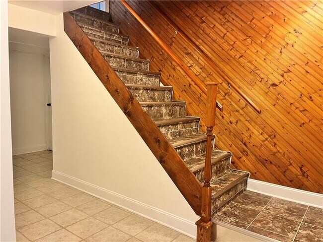 Building Photo - 329 Stoney Hollow Rd