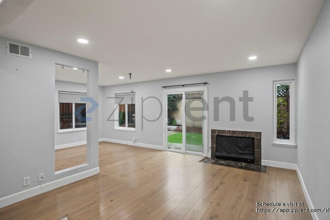 Building Photo - 567 Blue Jay Dr