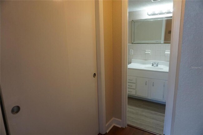 Building Photo - 470 3rd St S