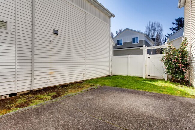 Building Photo - 16940 SW Kattegat Dr