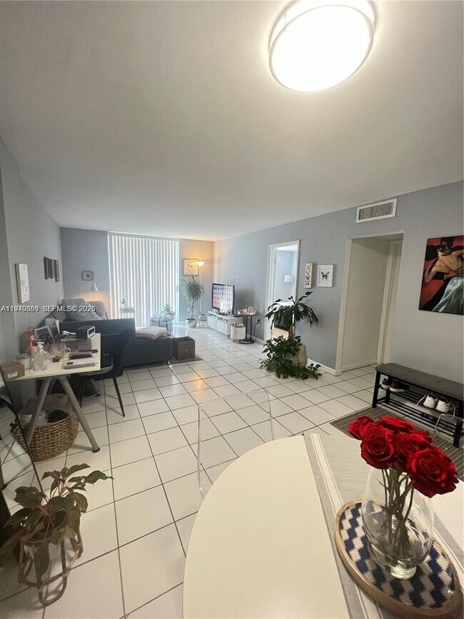 Building Photo - 1251 NE 108th St