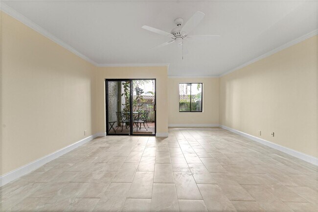 Building Photo - 817 SE 12th Ct