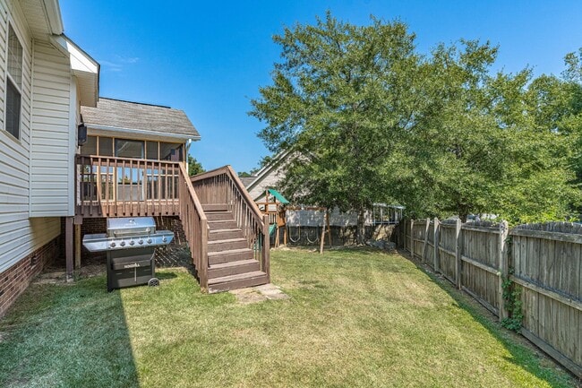 Building Photo - Gorgeous 4 Bedroom Home with Spacious Layo...