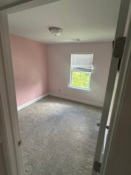 Building Photo - 1247 Tice Ln