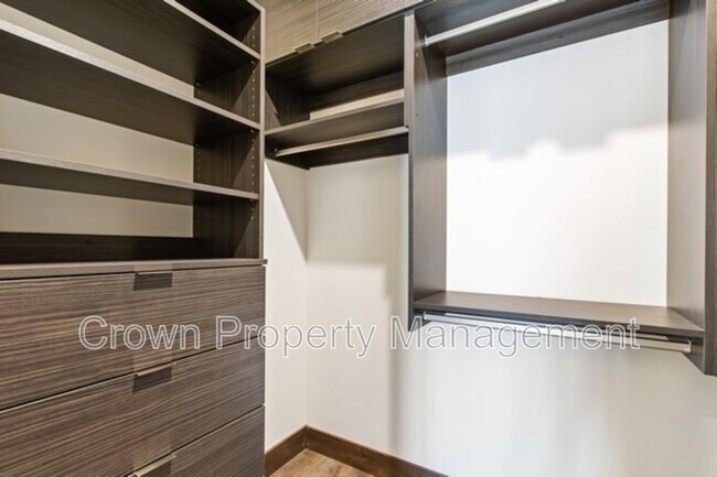 Building Photo - 317 Akers Ln