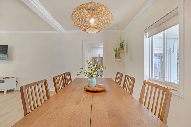 Building Photo - 571 Lee Dr