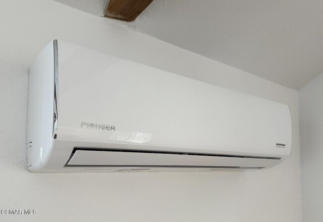 Building Photo - 1391 E Hillcrest Dr