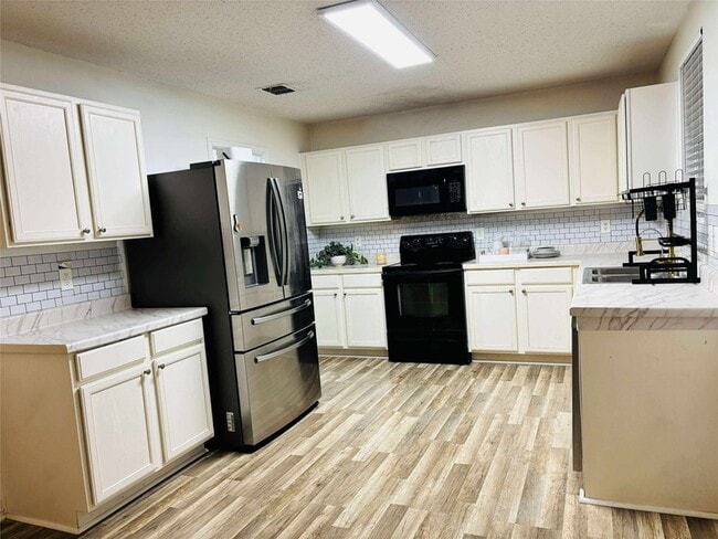 Building Photo - 16133 Windsong Ct