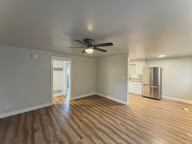 Building Photo - 1 Bedroom Apartment Available February 1st