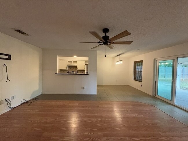 Building Photo - 6415 Elm Springs Dr
