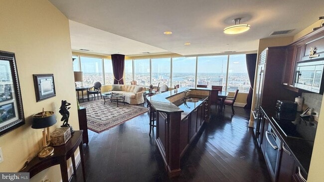 Building Photo - 50 S 16th St