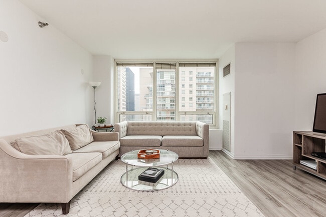 Building Photo - 33 W Ontario St