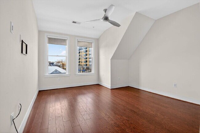 Building Photo - 1107 S Walter Reed Dr