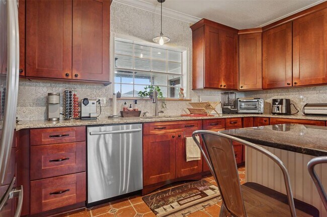 Building Photo - 2603 N Ridgewood Ave