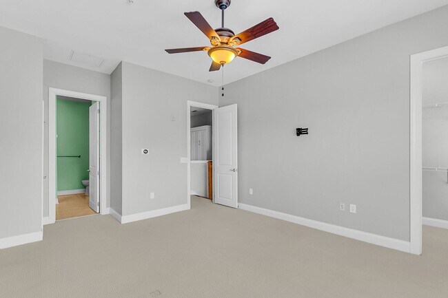 Building Photo - 200 River Landing Dr