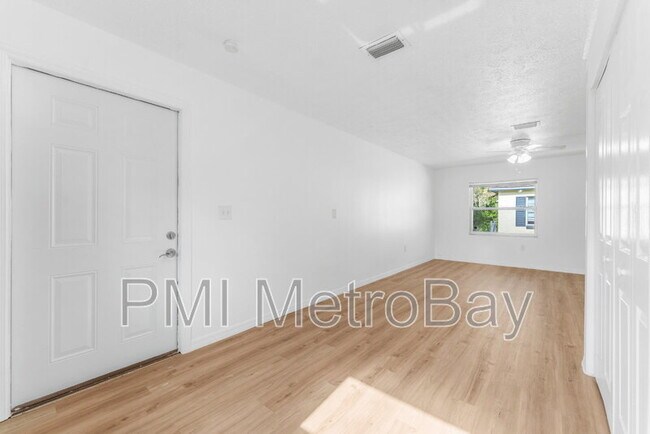 Building Photo - 4009 E Bird St