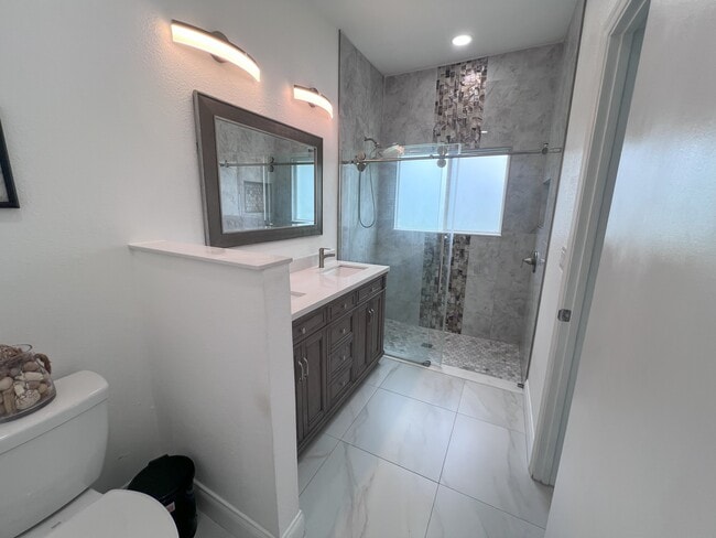 Building Photo - 5795 Parkview Point Dr