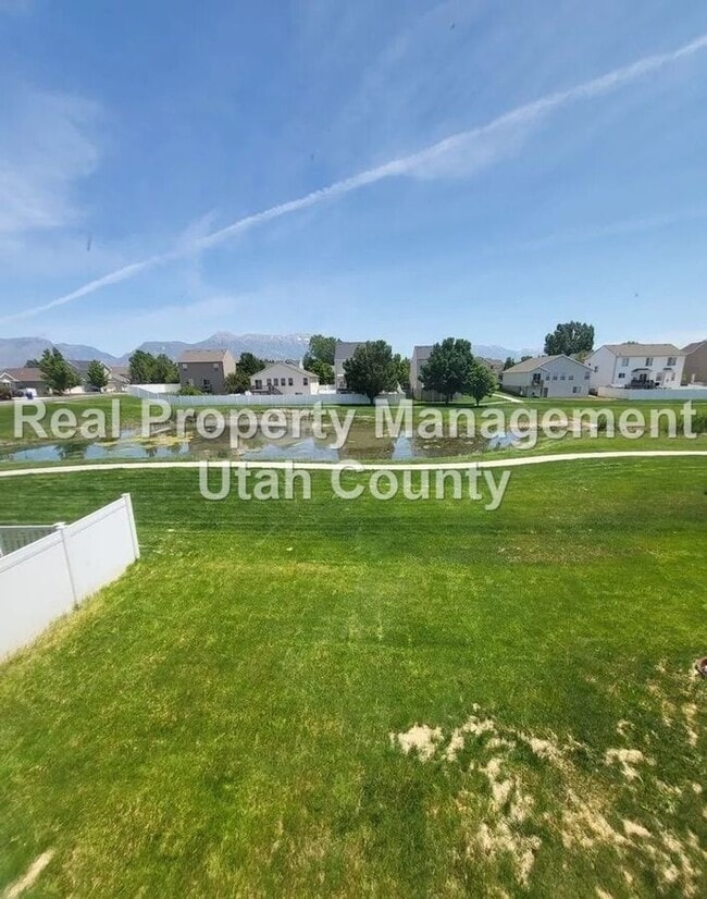 Building Photo - 93 Kintail St