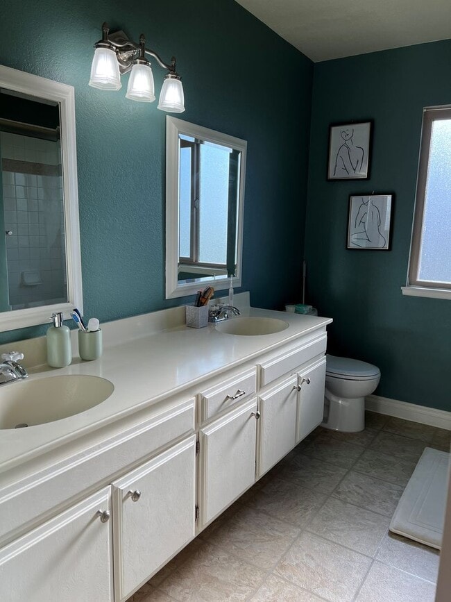 Building Photo - Updated Summerwood home