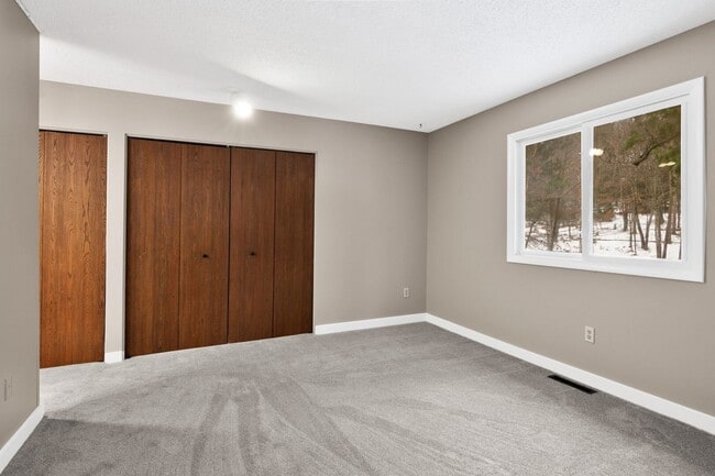 Building Photo - Modern 3-Bedroom Duplex in Holiday Hills, Traverse City