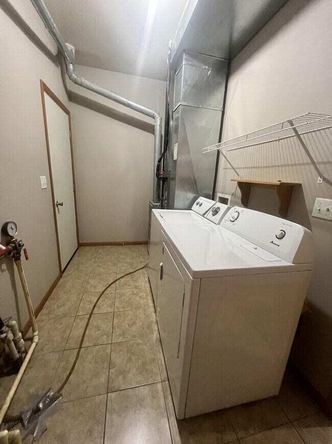 Building Photo - 10180-10183 Clearwing Ln