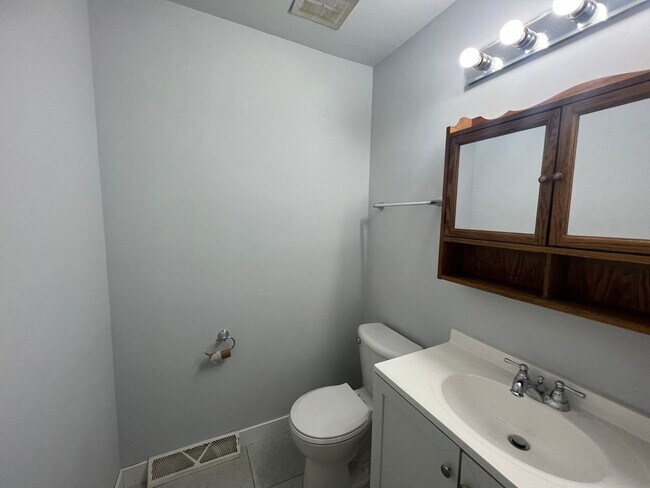 Building Photo - 2026-2028 Lindbergh