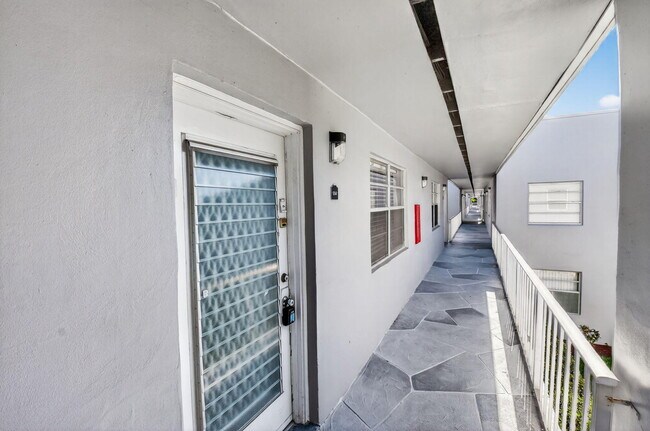 Building Photo - 184 Burgandy Way