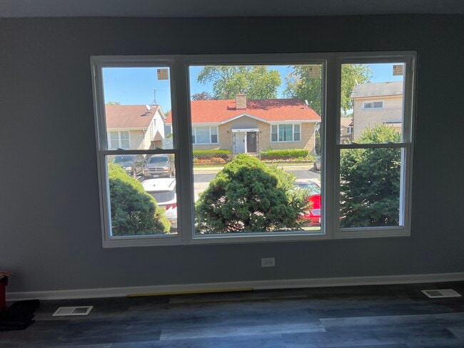 Building Photo - 385 Dover Ln