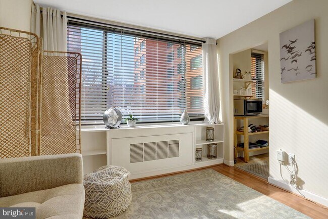 Building Photo - 1021 Arlington Blvd