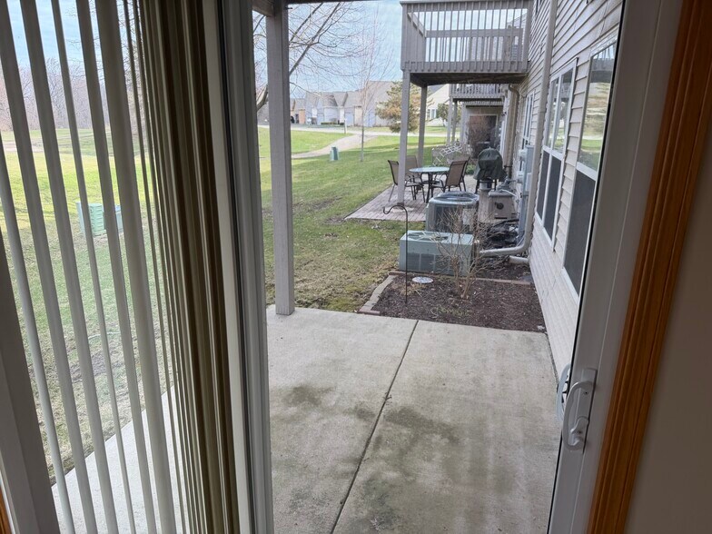 Building Photo - 39764 N Tee Side Ct