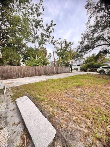 Building Photo - 209 W Emily St
