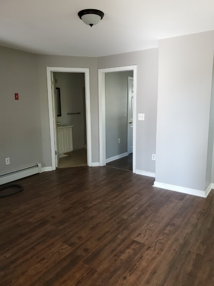 Building Photo - 9 Mechanic St