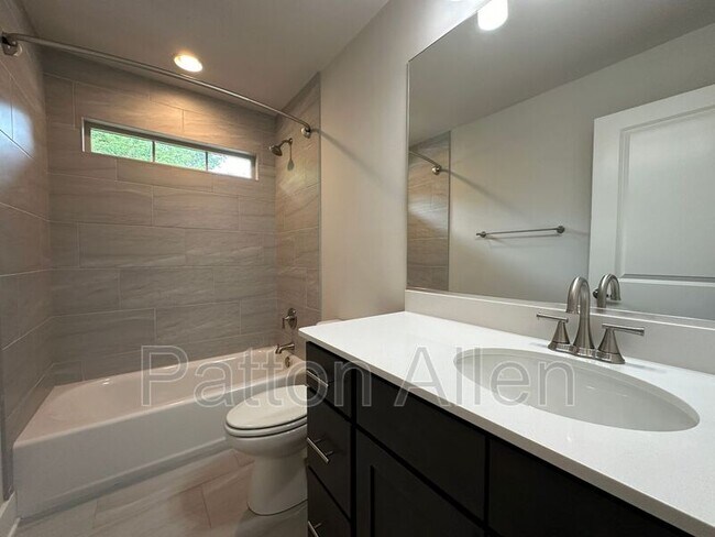 Building Photo - 129 Aurora Dr