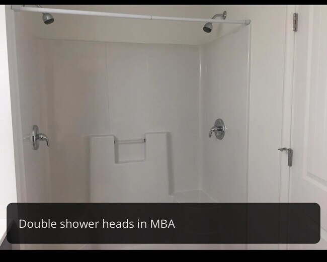 Building Photo - 2720 Hidden Dr