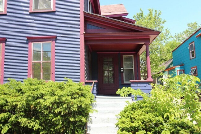 Building Photo - 14 Crombie St