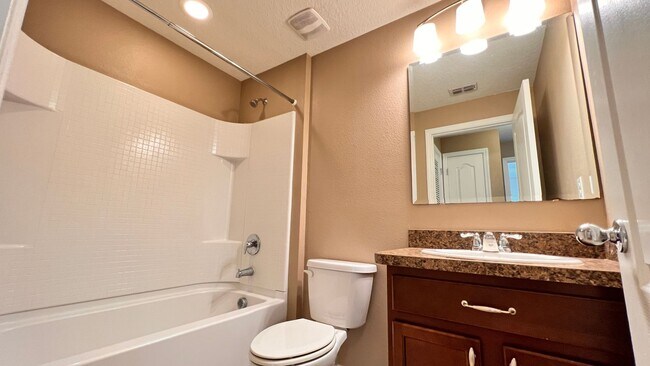 Building Photo - Charming 3 Bedroom, 2 Bathroom Home in Kissimmee!!