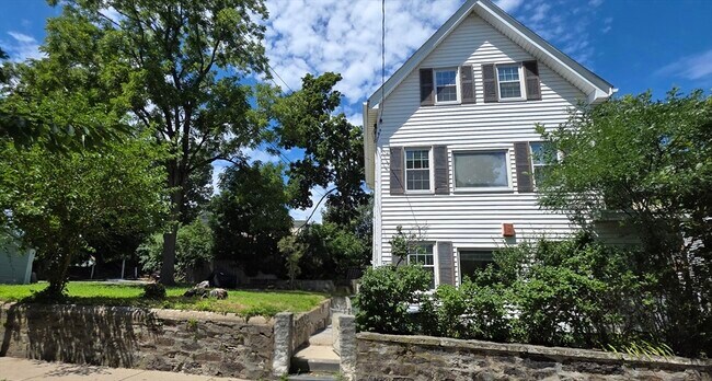 Building Photo - 22 Juniper St