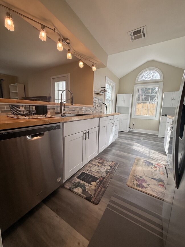 Building Photo - 1949 Arlington Arch Dr