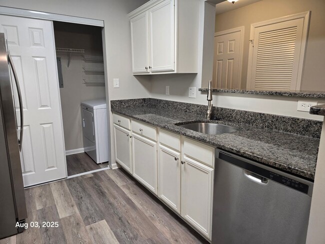 Building Photo - Beautiful 2 Bed 2 Bath Condo With Patio In...