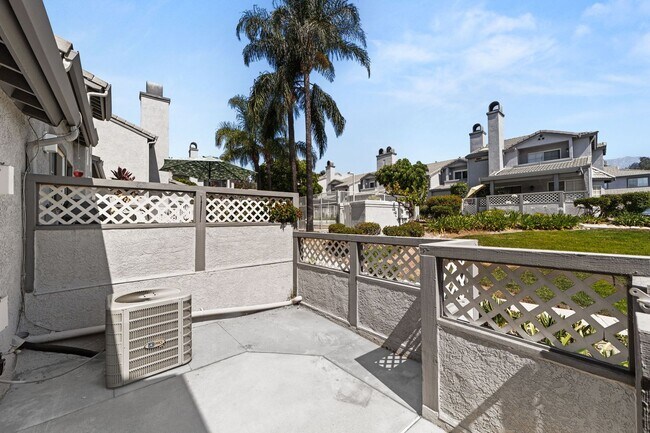 Building Photo - 2 Bedroom Rancho Cucamonga Condo