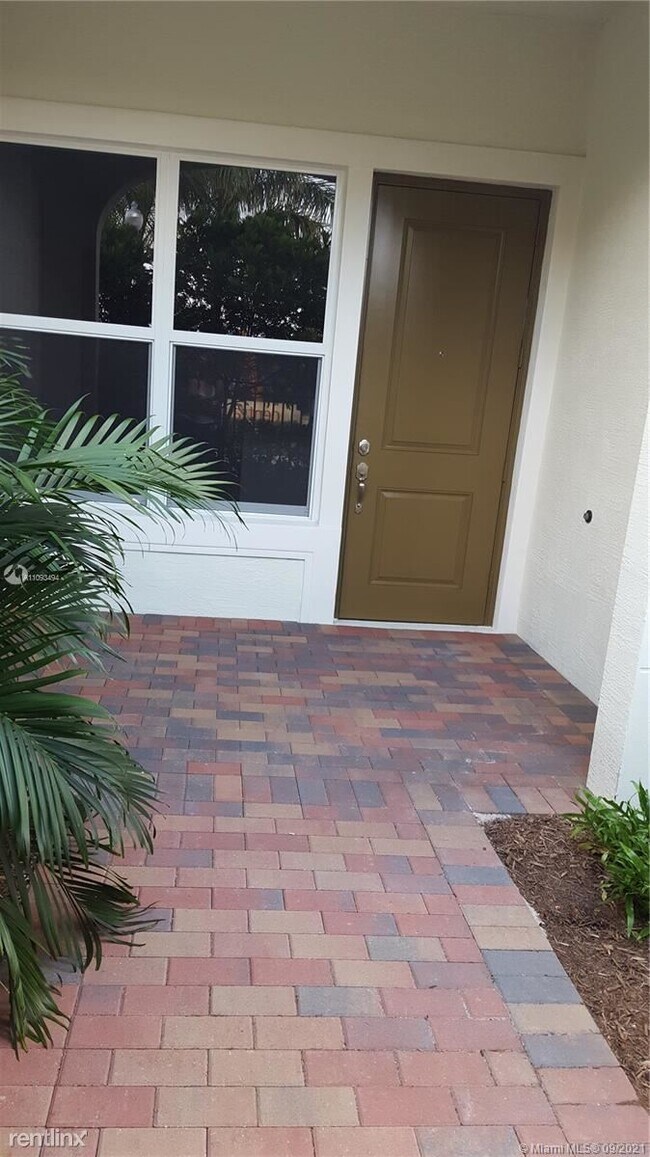 Building Photo - 3 br, 2.5 bath Townhome - 12453 NW 17th Mnr