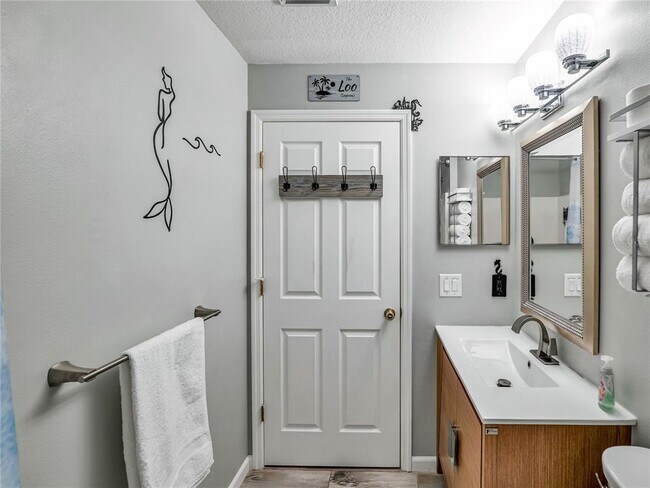 Building Photo - 15509 Alsace Cir