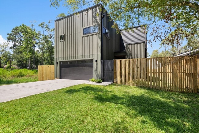 Building Photo - 1420 Primrose St