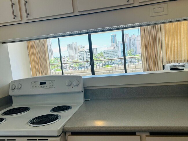 Building Photo - 2333 Kapiolani Blvd