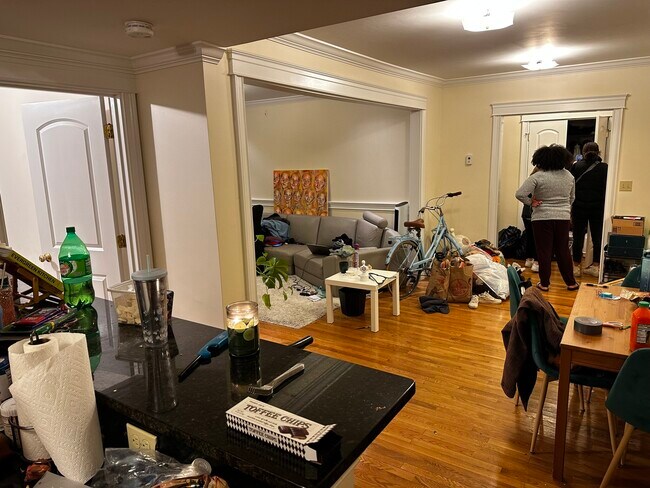 Building Photo - 27 Glenville Ave